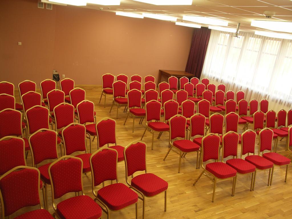 Ckm Centrum Konferencyjne Mazowsze Otrebusy Bagian luar foto